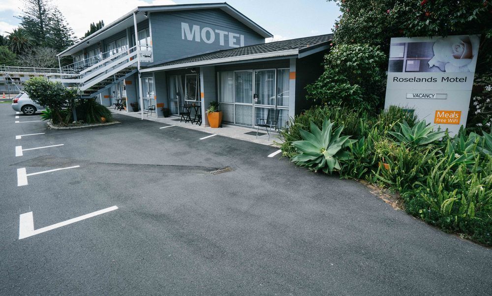 Roselands Motel Tauranga Bagian luar foto