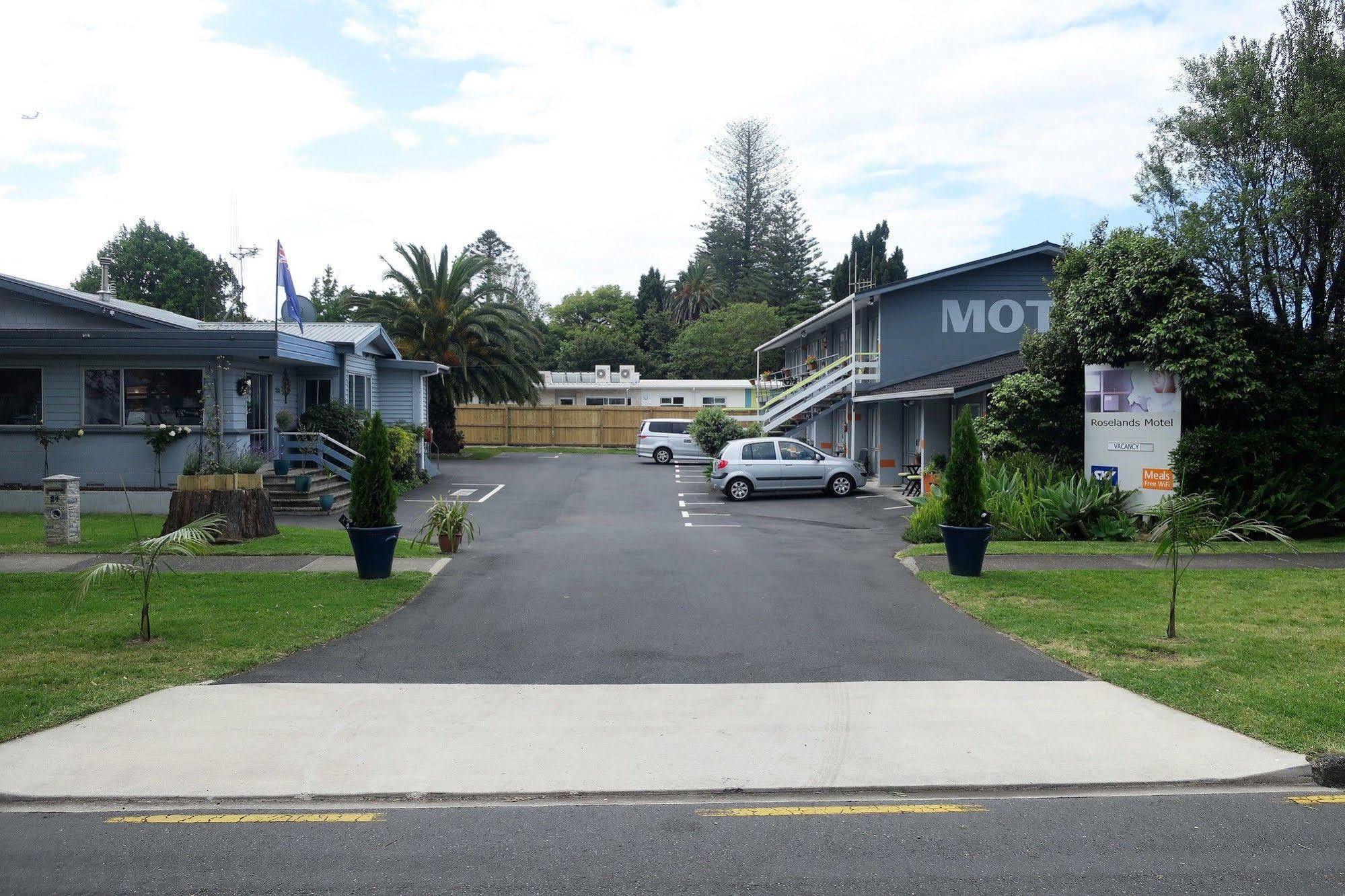 Roselands Motel Tauranga Bagian luar foto