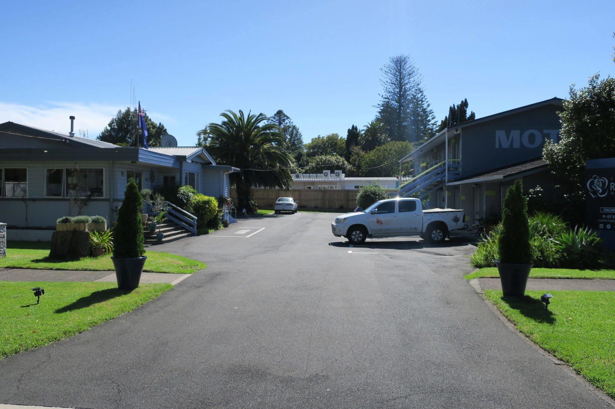 Roselands Motel Tauranga Bagian luar foto
