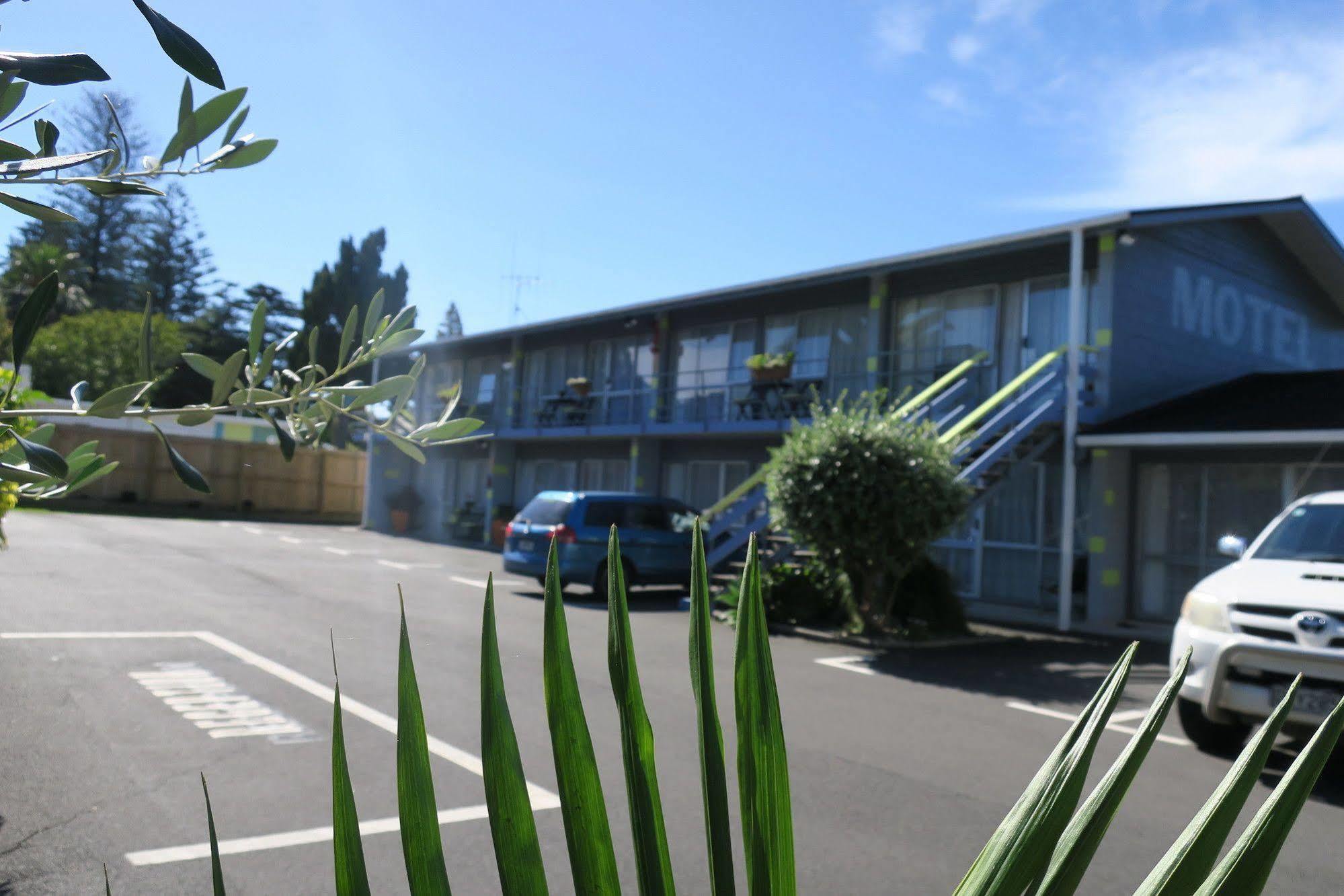Roselands Motel Tauranga Bagian luar foto